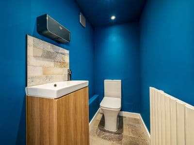 Tideswell Office Space Art Gallery Luxury Wc Wide Angle A19