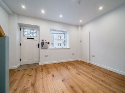 Tideswell Office Space Art Gallery Wc Toilet Wide B118